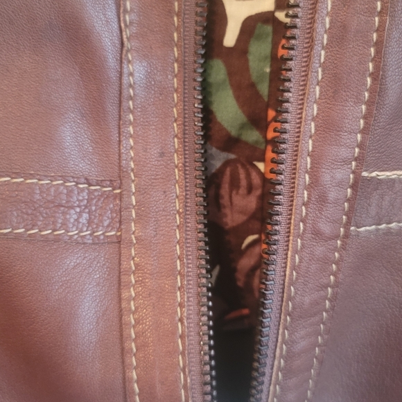 Andrew Marc chocolate brown leather jacket, with silver hardware. Size large - Picture 6 of 8